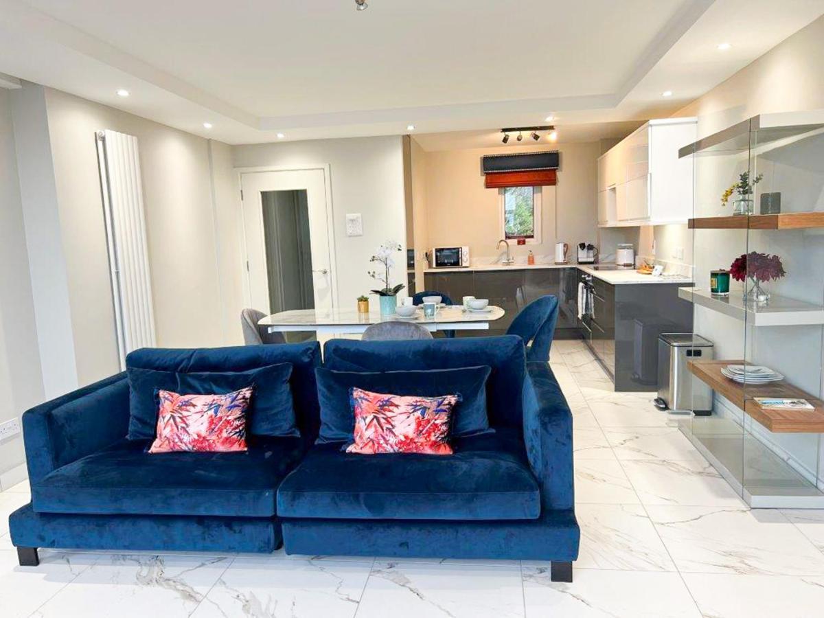 Modern Luxurious Apartment W/ Patio Balcony & View Jordanstown 外观 照片