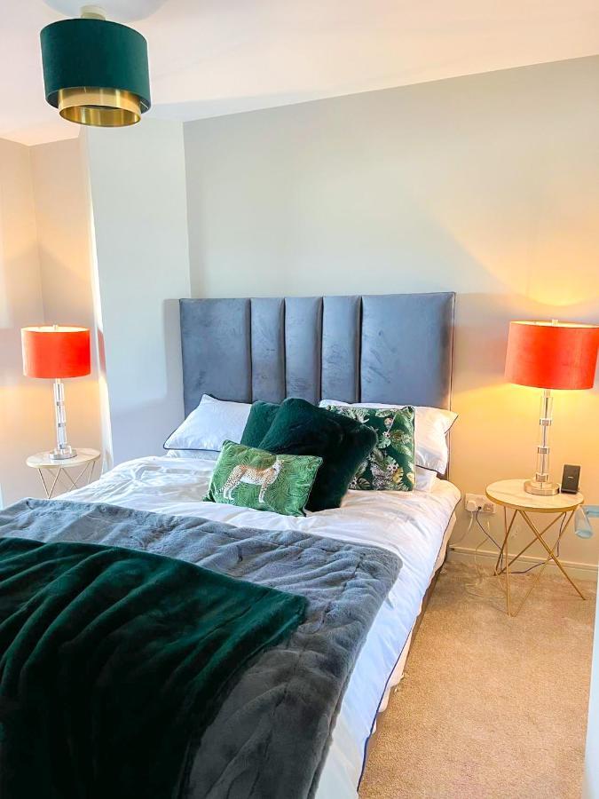 Modern Luxurious Apartment W/ Patio Balcony & View Jordanstown 外观 照片